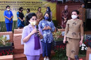 Yayasan Batik Indonesia Sumbang Masker Batik Melalui Dharma Bakti Pertiwi