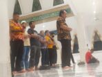 Tulisan Kisah Netizen Shalat Diimami, Ternyata Ketua MA