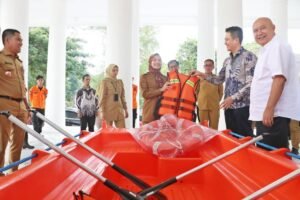 Tanggap Darurat, PT Gani Arta Dwitunggal Berikan Bantuan  Lima Rescue Boat Untuk Kabupaten Serang