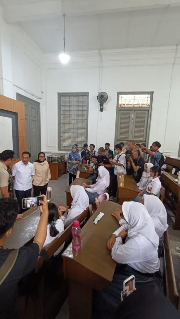 Tumbuh Bersama Menuju Masa Depan Emas Anak Indonesia, Setahun Program Makan Bergizi Gratis