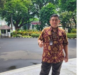No Kings, atau Kita yang Menciptakan Raja?