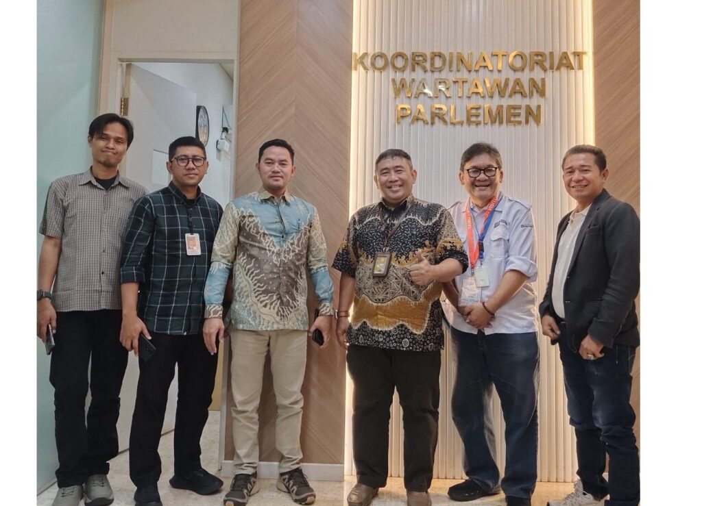 Anjangsana ke KWP di Senayan, Menjaga Jarak yang Perlu