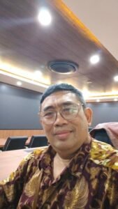Negeri yang Bertengkar dengan Bayangannya, Oleh: SS Budi Raharjo MM (Pengamat Sosial)