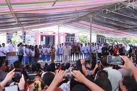 Momen Prabowo Menyanyi Bersama Anak-anak di Pulau Miangas, Wilayah Terluar Indonesia