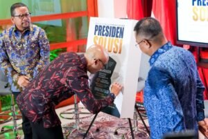 Menyelami Pola Pikir di Balik Gerak Cepat Prabowo Lewat Buku Presiden Solusi