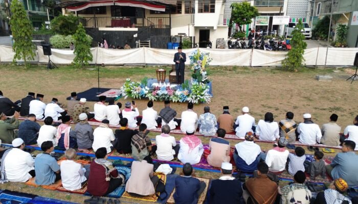 Ratusan Warga Bintara Jaya Menengadah Harap, Memohon Hujan di Tengah Cuaca Panas Ekstrem